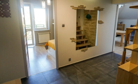 2 poziomy-69m2+poddasze łącznie około 90m2-4pokoje