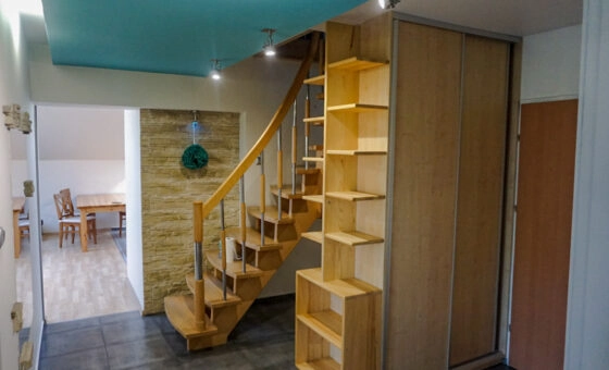 2 poziomy-69m2+poddasze łącznie około 90m2-4pokoje