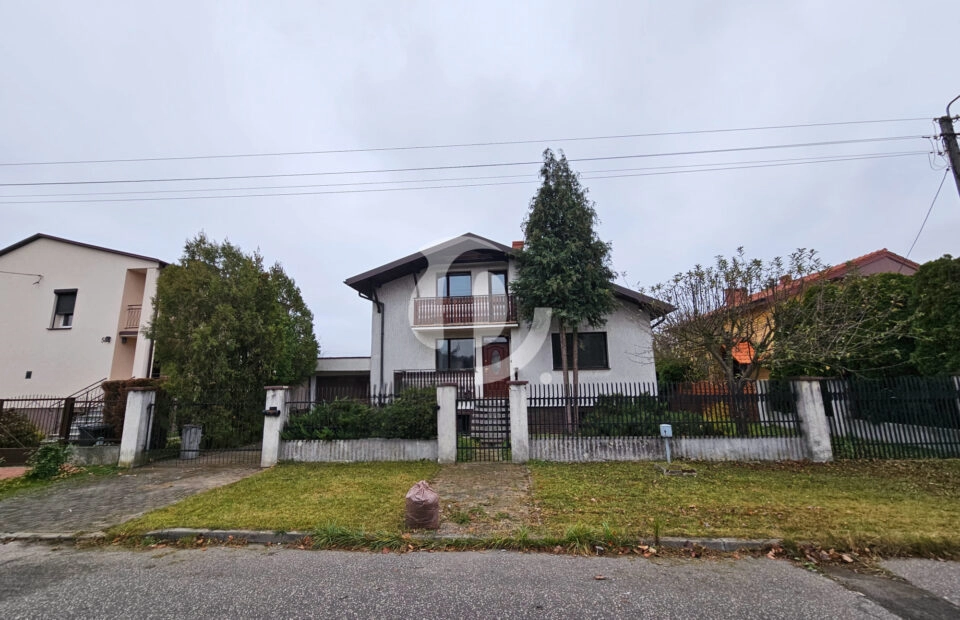 Na sprzedaż dom w spokojnej i cichej okolicy