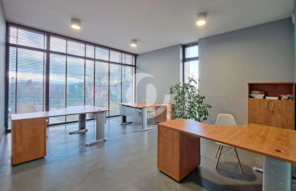 przestronne biuro w spokojnej lokalizacji