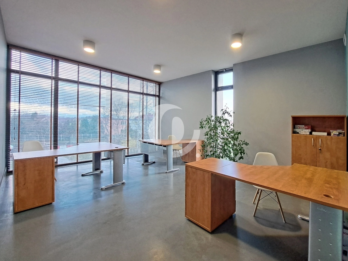 przestronne biuro w spokojnej lokalizacji