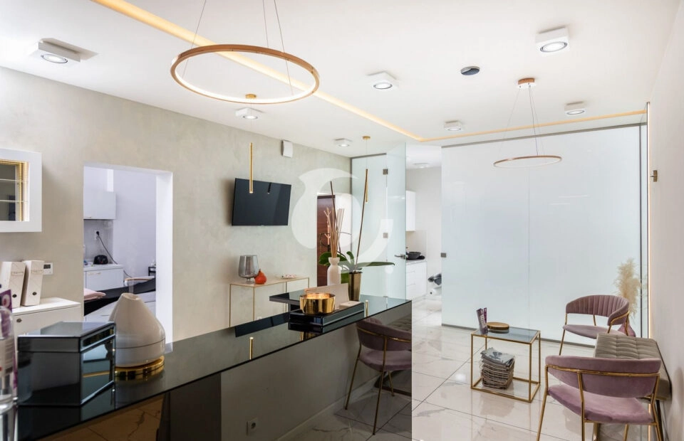 LOKAL BEZ ODSTĘPNEGO 109m2 / 3 GABINETY