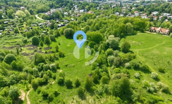 Działka przy ulicy S. Okrzei w Krośnie.