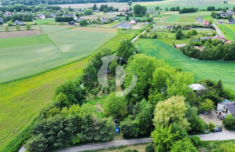 Działka rolno-budowlana 32 ary z domkiem i sadem
