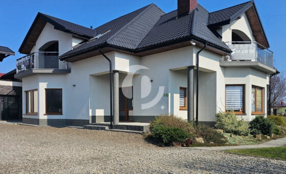 Dom z lokalem usługowym w Korczynie