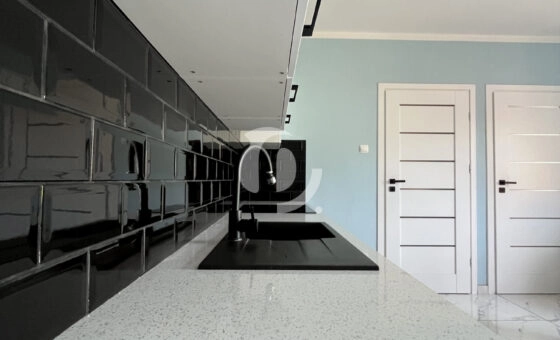 Dom z cegły w Sadowcu – okolica jezior i lasów