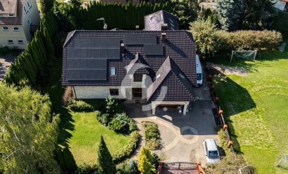 Dom 414 m² z basenem i fotowoltaiką – Kraków