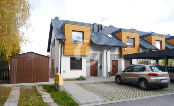 Dom z 3 arową działką +2 msc. postojowe + GARAŻ