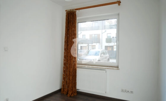 Dom z 3 arową działką +2 msc. postojowe + GARAŻ