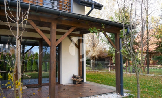 Dom z 3 arową działką +2 msc. postojowe + GARAŻ