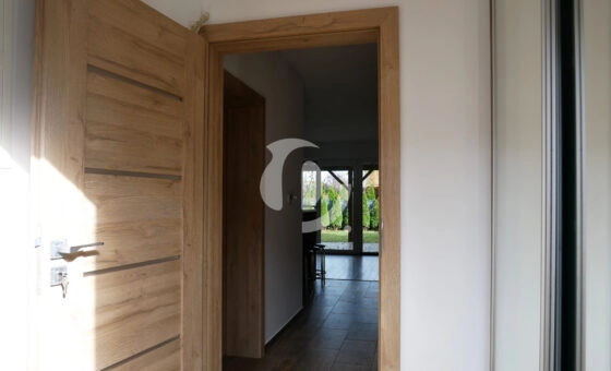 Dom z 3 arową działką +2 msc. postojowe + GARAŻ