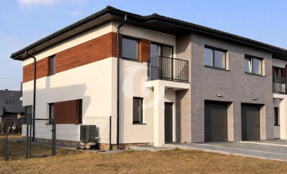 Dom | połowa bliźniaka | garaż | 4 sypialnie | las