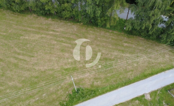 Płaska działka ponad 18a, z mediami, przy drodze