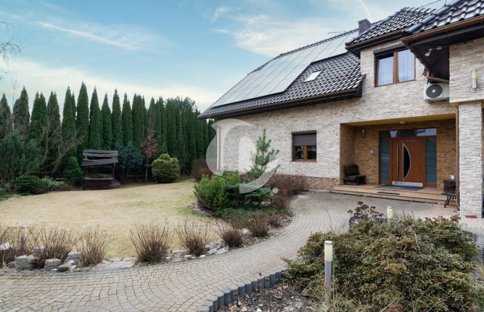 Dom 414 m² z basenem i fotowoltaiką – Kraków