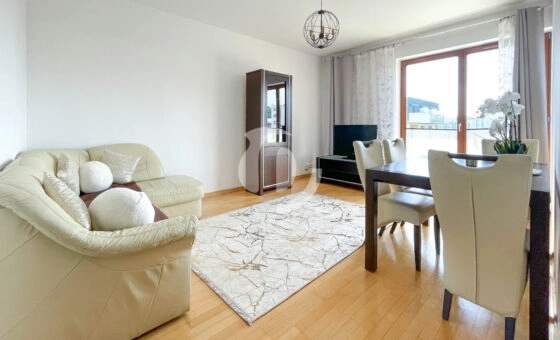 3-pokoje, oddzielna widna kuchnia, balkon, parking
