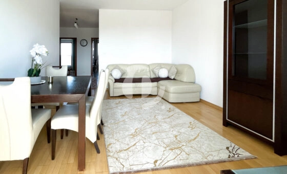 3-pokoje, oddzielna widna kuchnia, balkon, parking