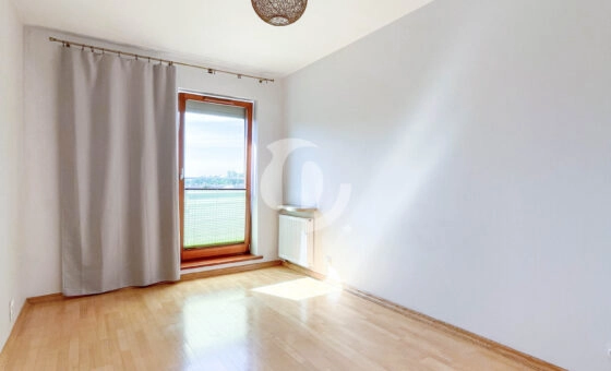 3-pokoje, oddzielna widna kuchnia, balkon, parking