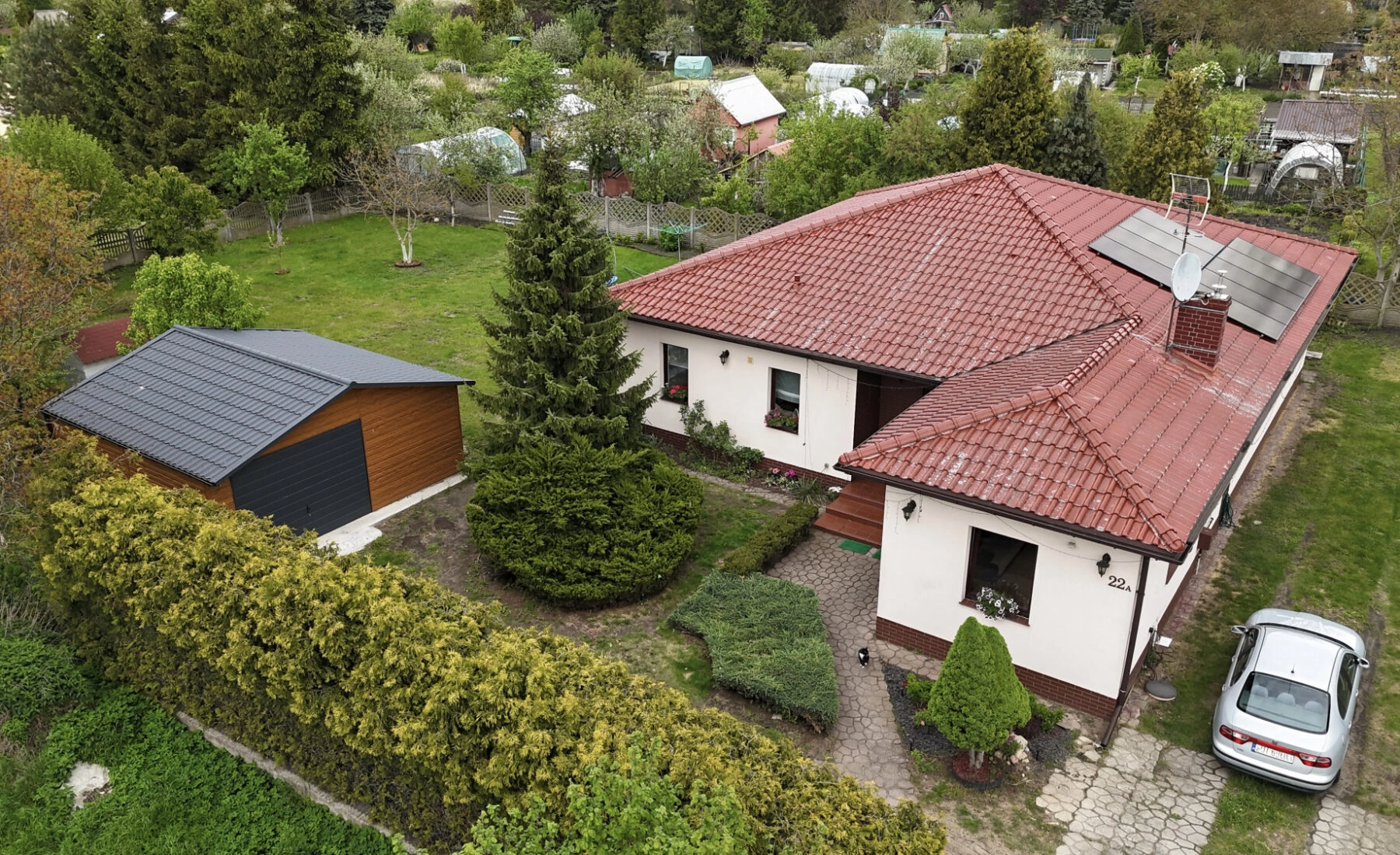 Funkcjonalny dom parterowy z ogrodem