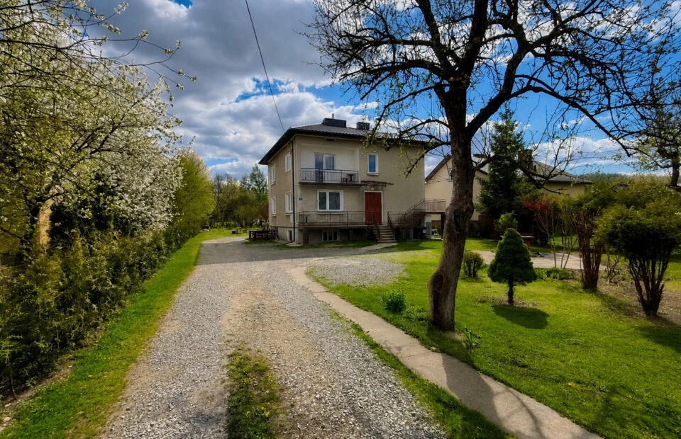 Dom w Besku na sprzedaż