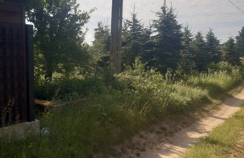 Stare Zawady, 1800m2, działka w kształcie trapezu.