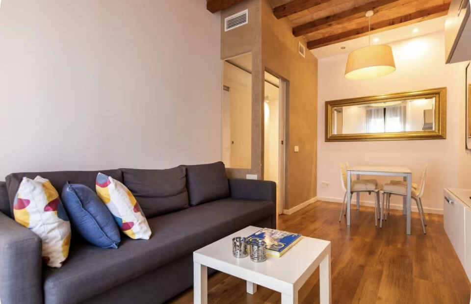 Barcelona, mieszkanie 60 m2 z licencją turystyczną