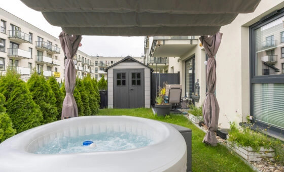 4 pok. słoneczne mieszkanie z ogródkiem i jacuzzi