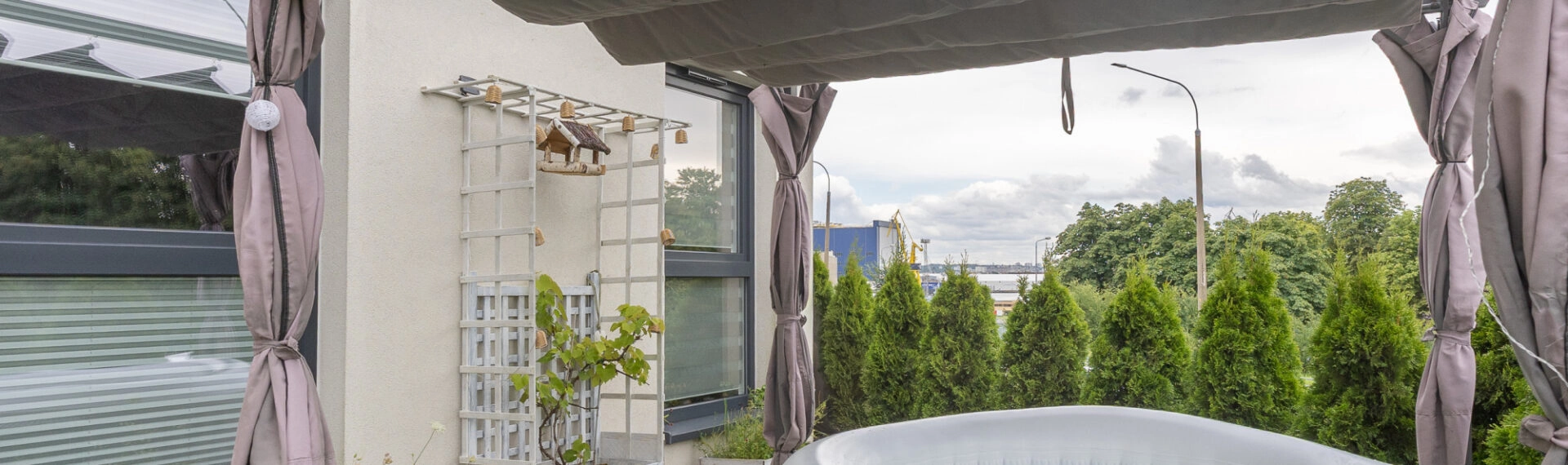 4 pok. słoneczne mieszkanie z ogródkiem i jacuzzi