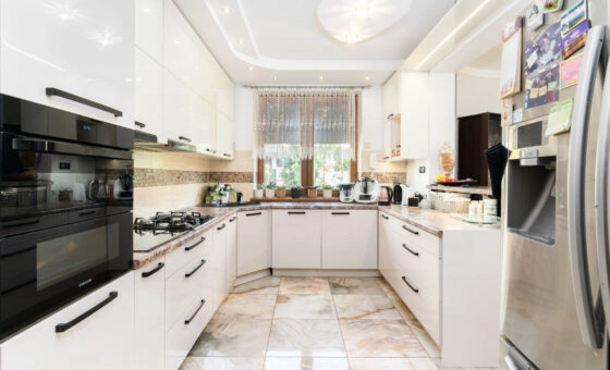 Dom 414 m² z basenem i fotowoltaiką – Kraków