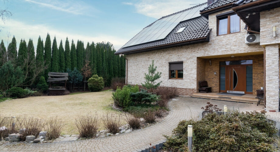 Dom 414 m² z basenem i fotowoltaiką – Kraków