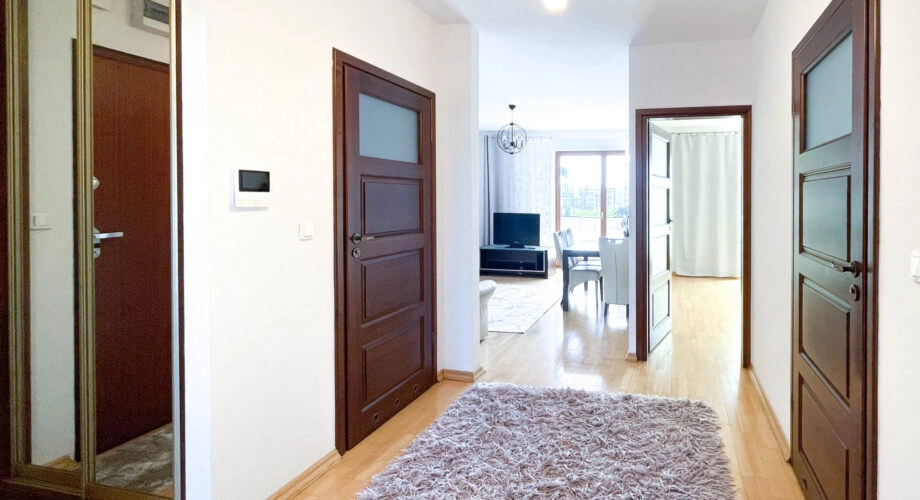 3-pokoje, oddzielna widna kuchnia, balkon, parking
