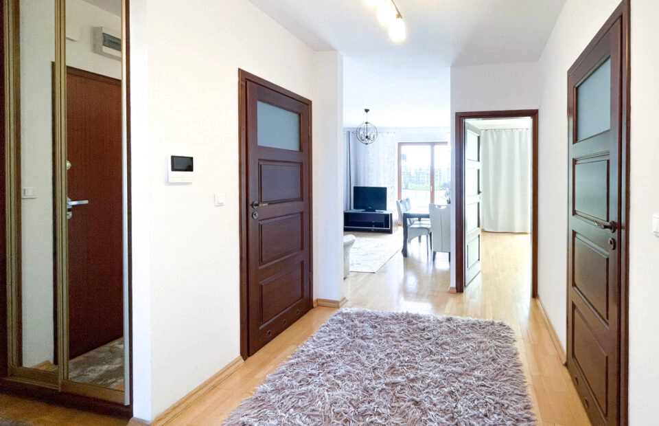 3-pokoje, oddzielna widna kuchnia, balkon, parking