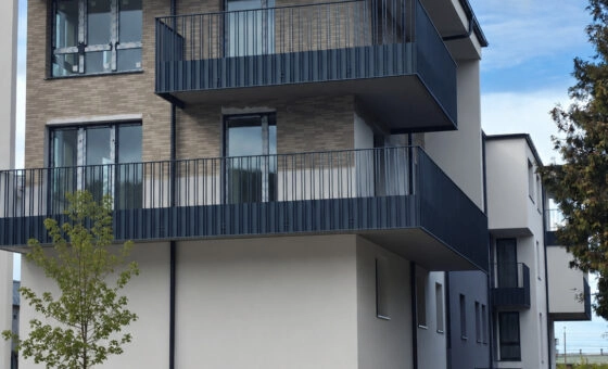 kawalerka |balkon| blisko SKM| kameralny budynek