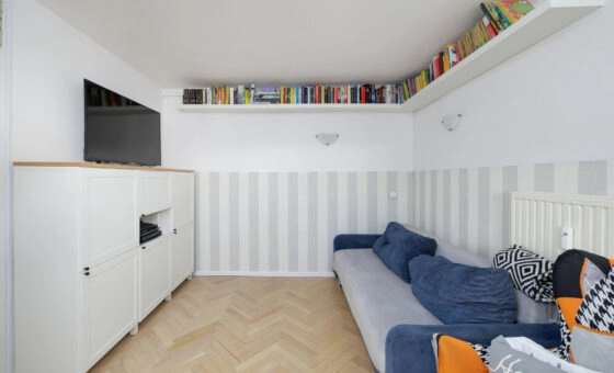 2 pokoje 27m2+8m2 dodatkowej przestrzeni.