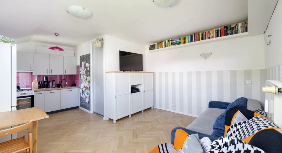 2 pokoje 27m2+8m2 dodatkowej przestrzeni.