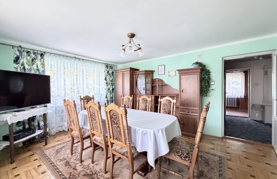 Dom z budynkami gospodarczymi/ fotowoltaika